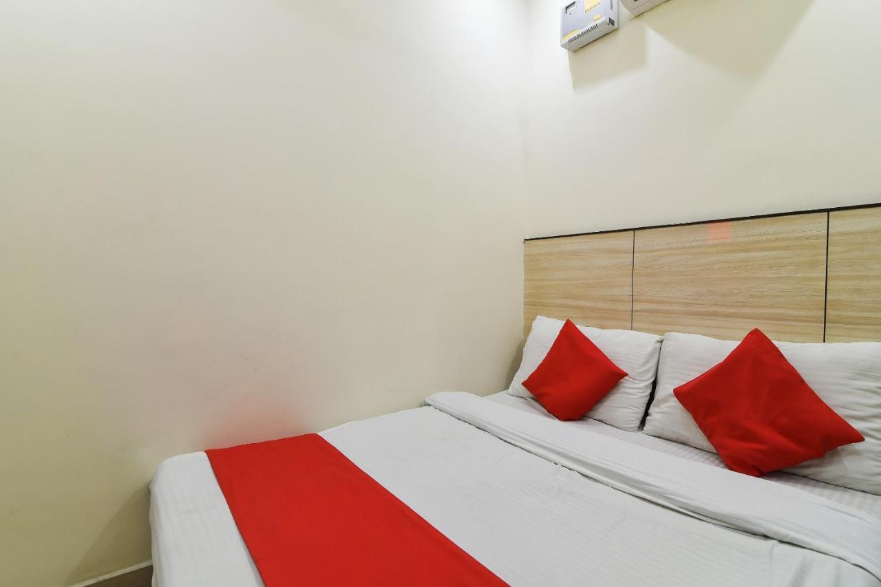 Oyo 66745 Le Orange New Delhi