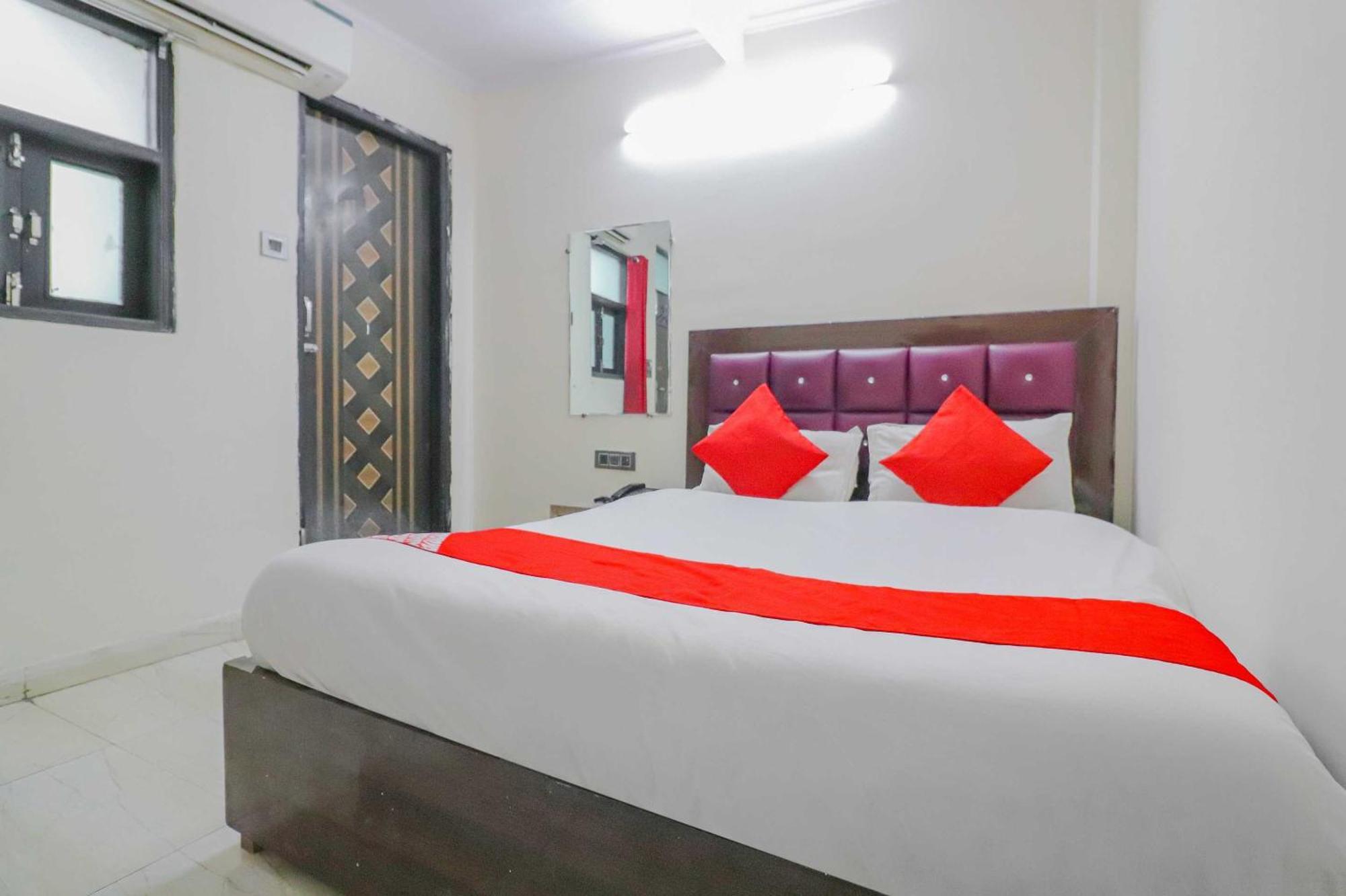 Oyo 66745 Le Orange New Delhi