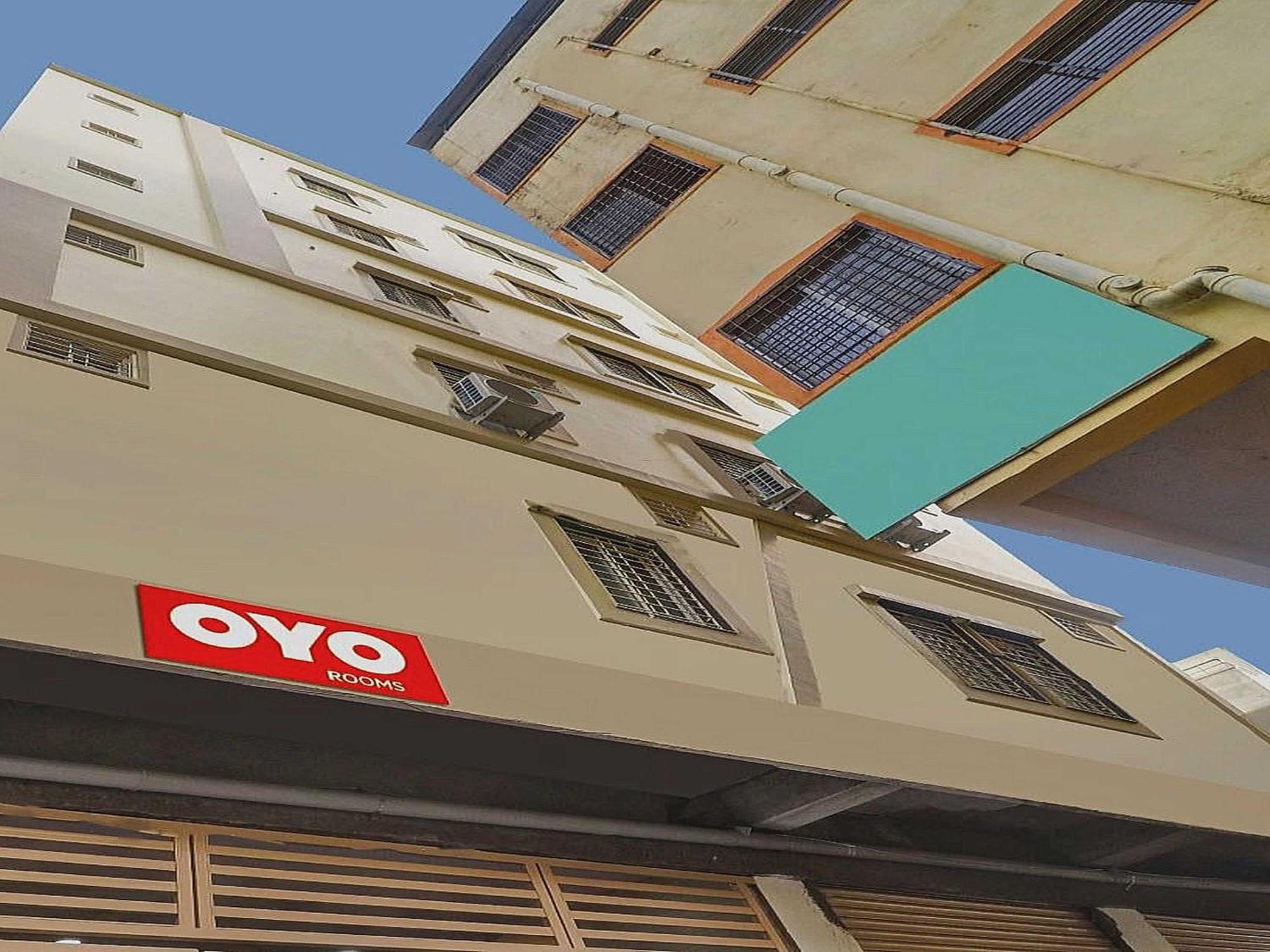 Oyo 66745 Le Orange Hotel New Delhi
