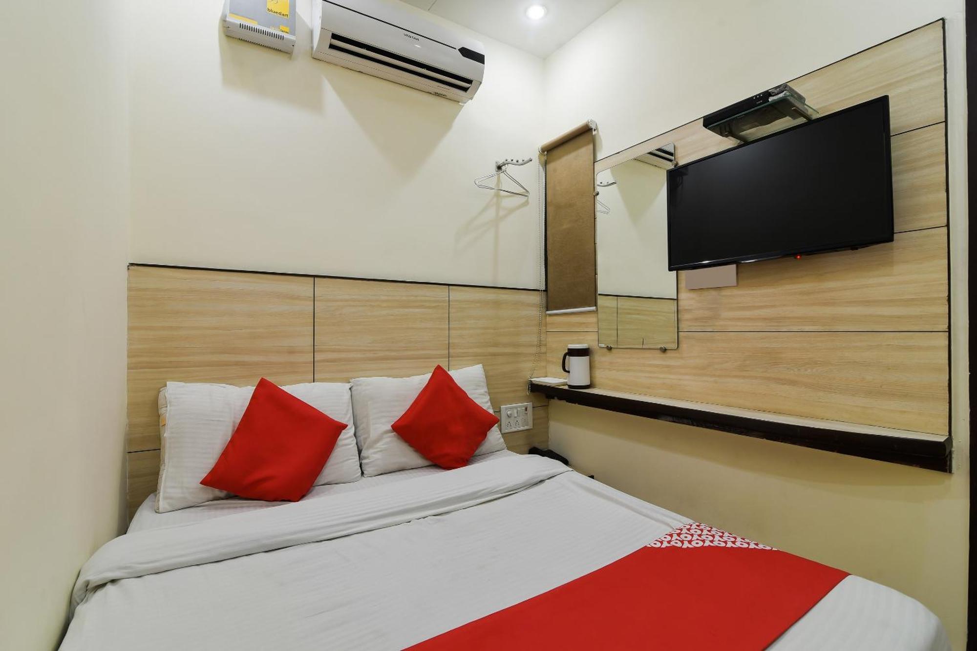 Oyo 66745 Le Orange Hotel