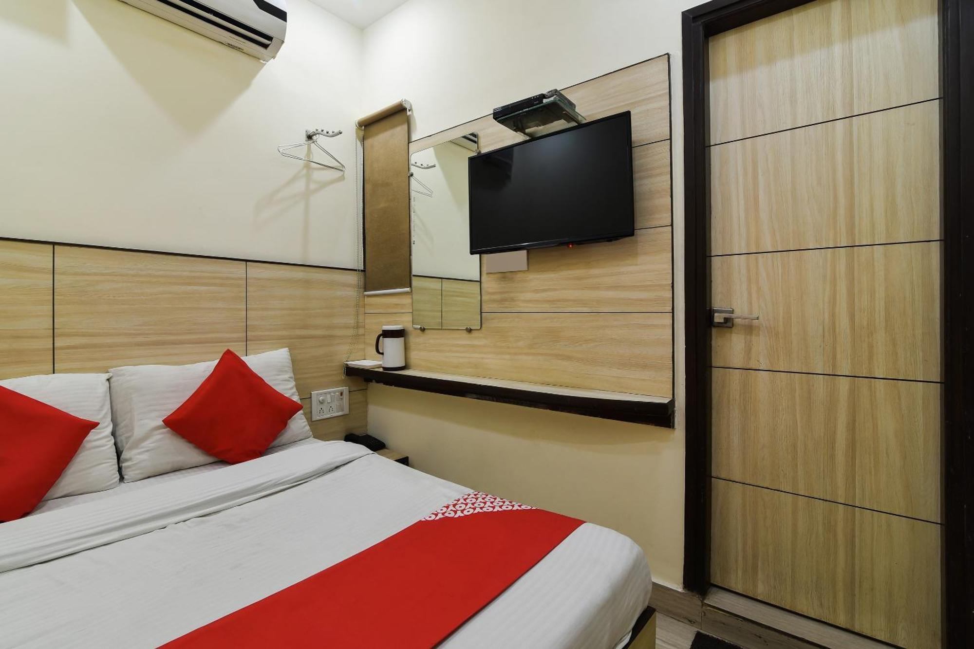 Hotel Oyo 66745 Le Orange 3*