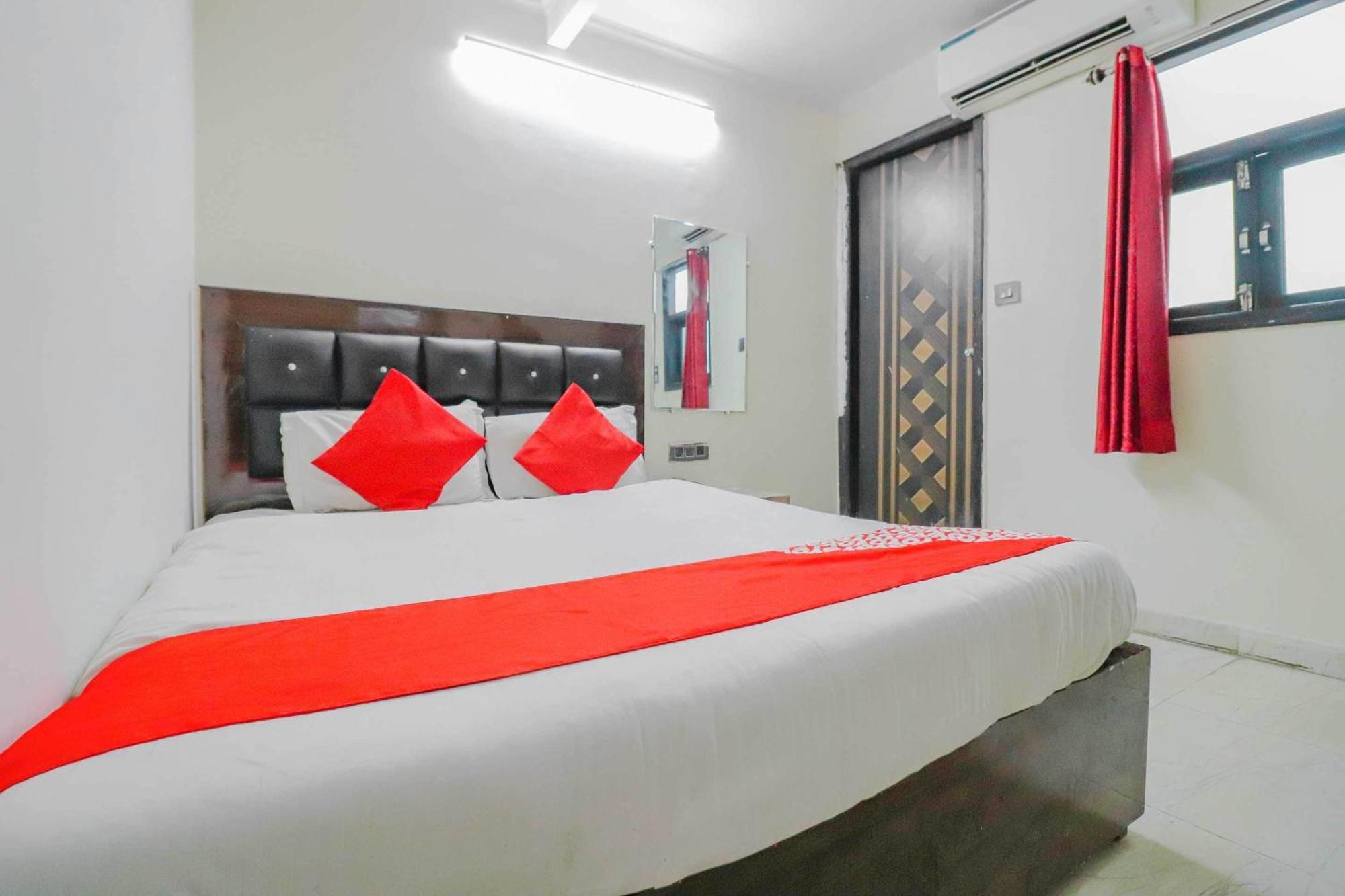 Oyo 66745 Le Orange Hotel New Delhi