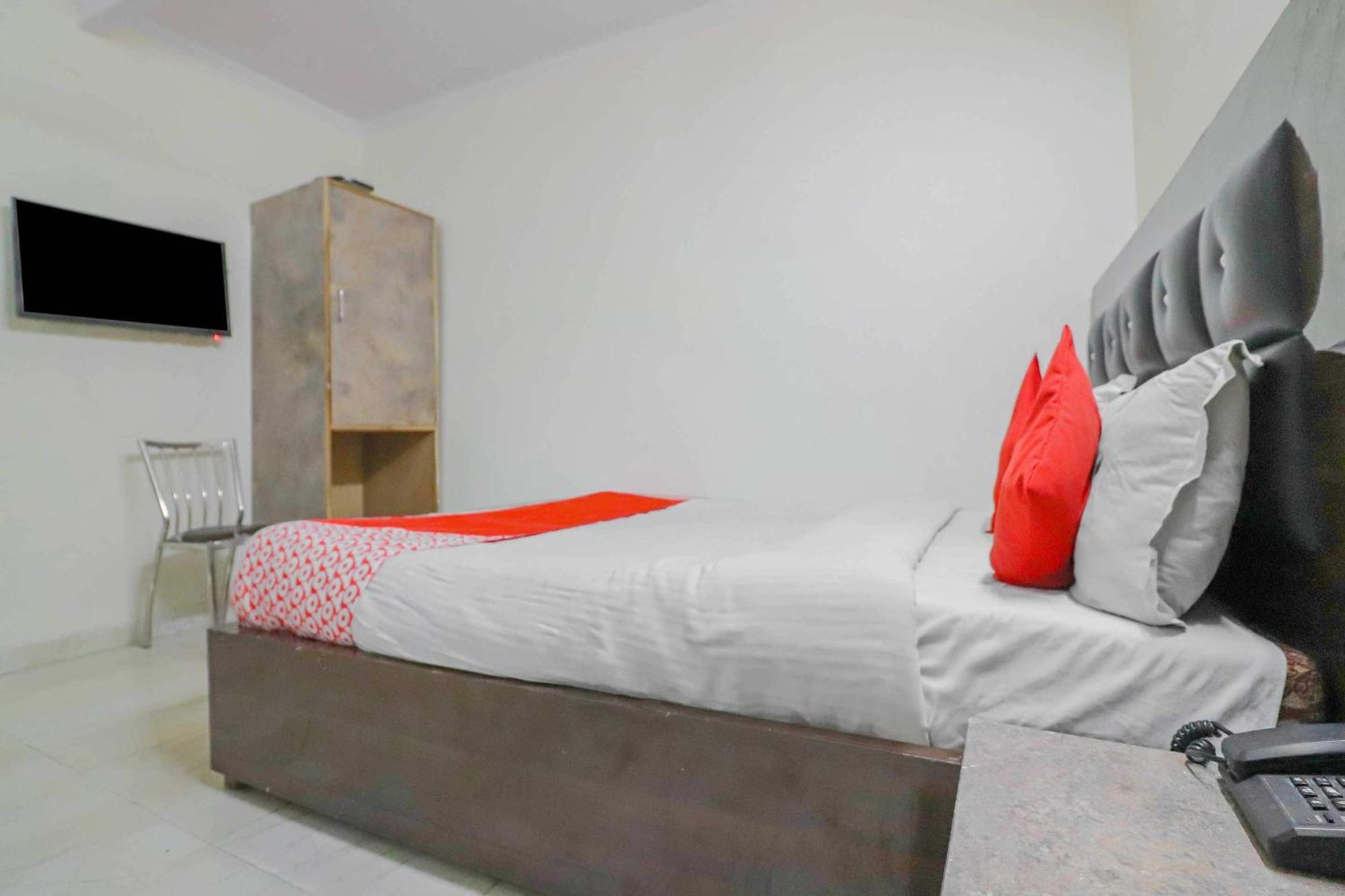 Oyo 66745 Le Orange 3* New Delhi
