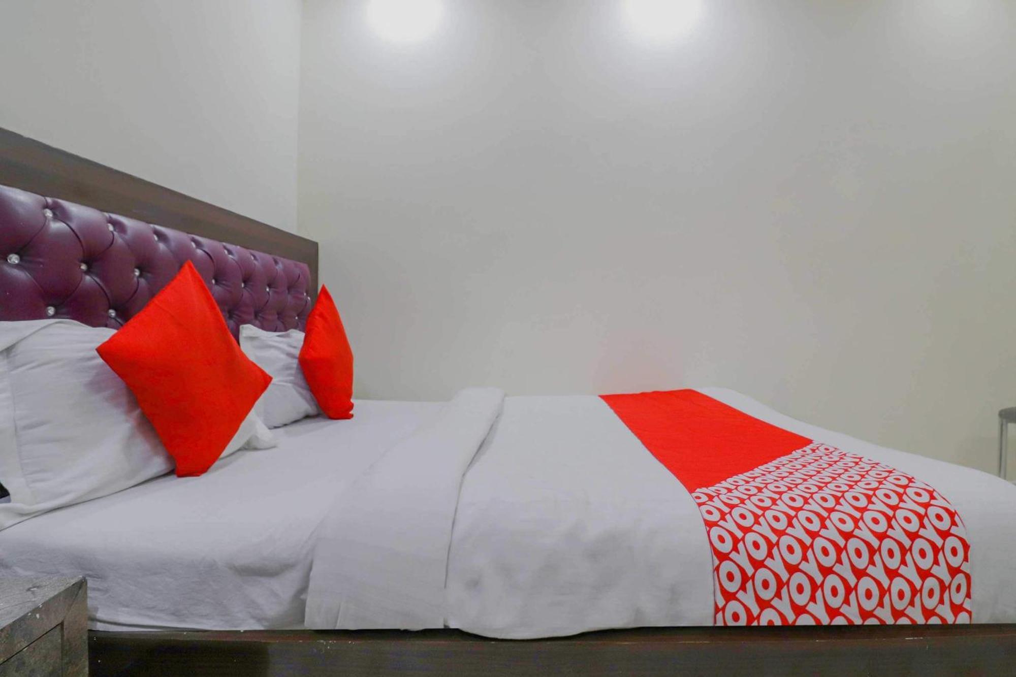 Oyo 66745 Le Orange 3* New Delhi