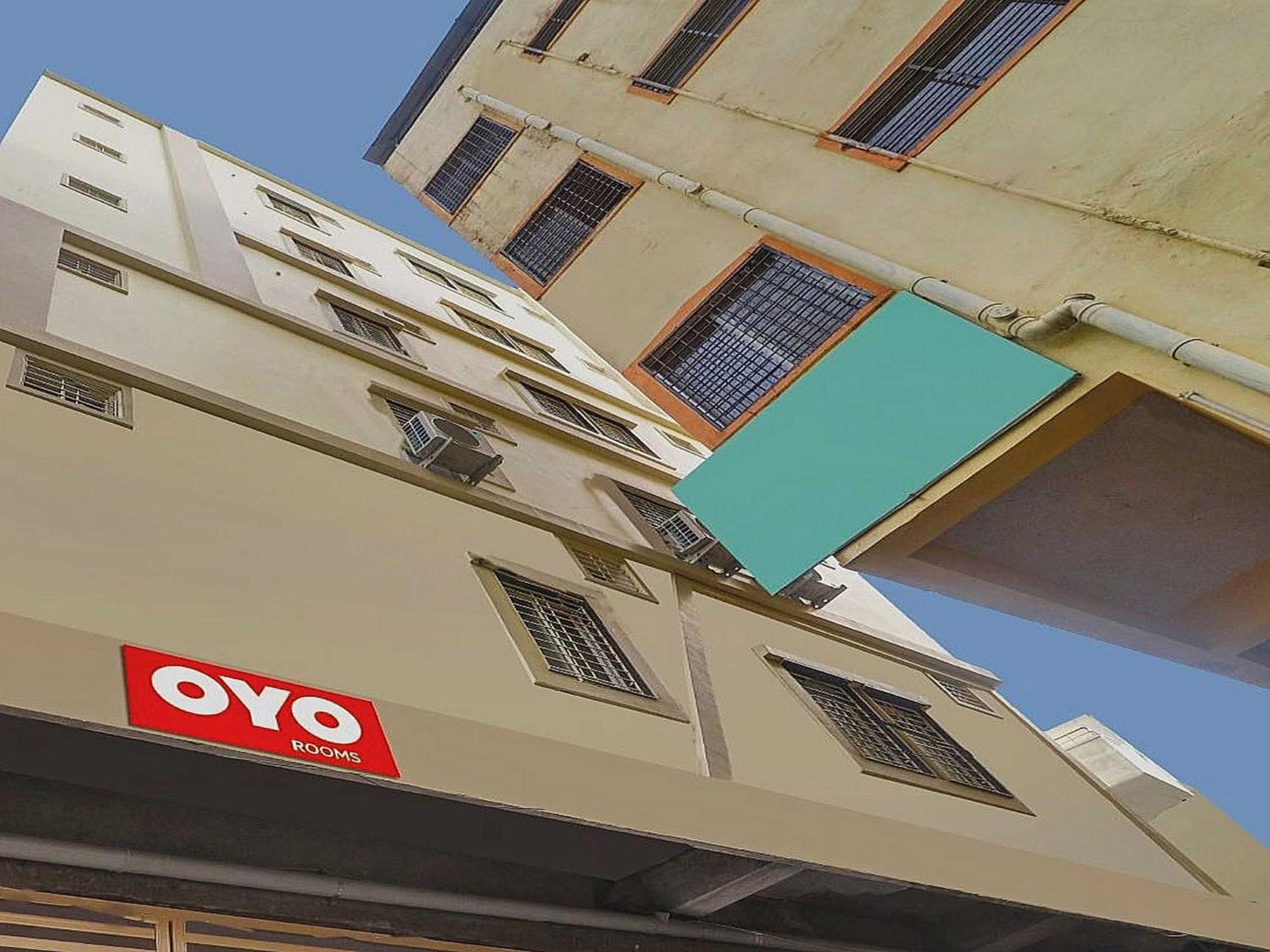 Oyo 66745 Le Orange Hotel